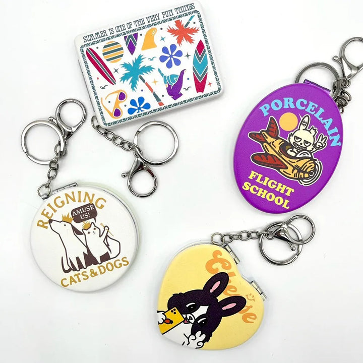 オリジナルグッズ・ノベルティのグッズメイド【GOODS MADE】 オリジナルコンパクトミラーキーホルダーRMR04 オリジナル折りたたみコンパクトミラー ラウンド形・楕円~形 |1個400円~!1個から作成可能|フルカラー印刷対応