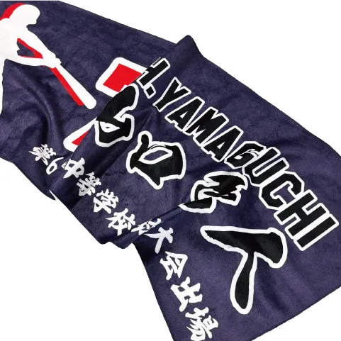 野球応援向けオリジナルスポーツタオルのサンプル。選手名・番号・漢字デザインをフルカラー印刷した制作事例